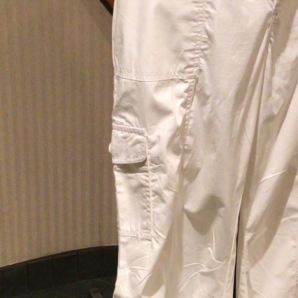 ⬇️Price Dropped ⬇️NWT white cargo capris - Picture 8 of 8